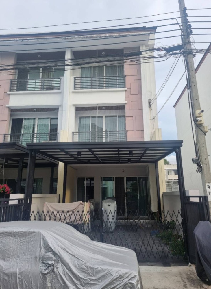 For SaleTownhomeLadprao101, Happy Land, The Mall Bang Kapi : Townhome Baan Klang Muang Ladprao 101 / 3 Bedrooms (FOR SALE) RUK840