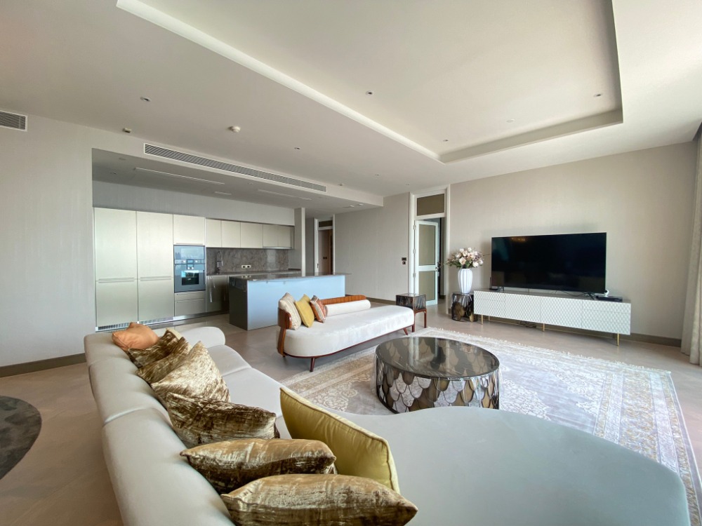 For RentCondoWongwianyai, Charoennakor : Elegant 3-Bedroom Residence: A Luxury Condominium With Riverside Views