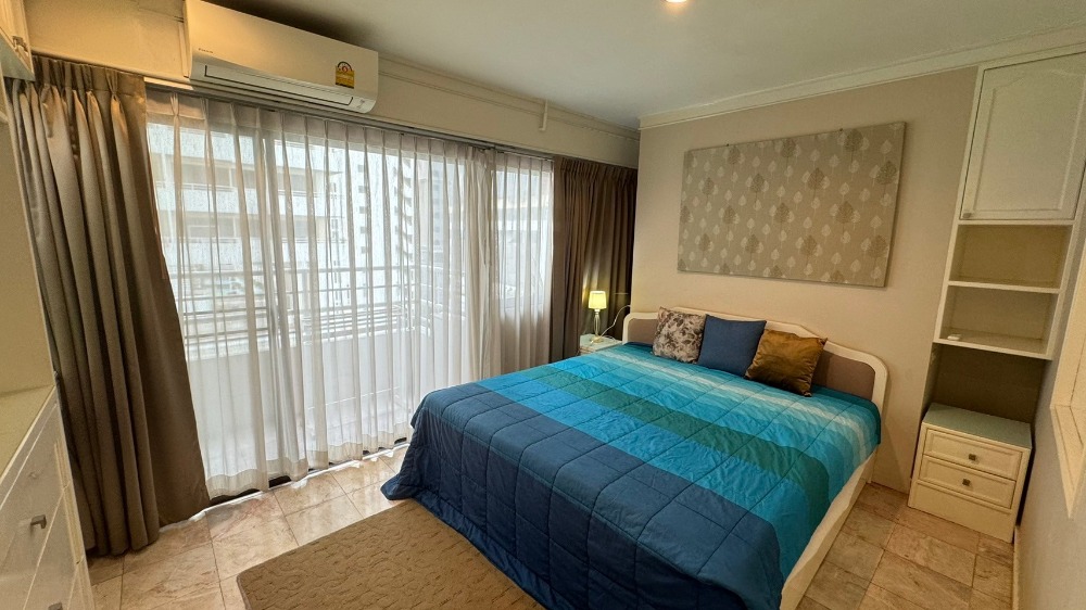 For RentCondoSukhumvit, Asoke, Thonglor : The room is available for rent very quickly at Saranjai Mansion. If interested, contact Line: 0889656914. Hurry and contact us.