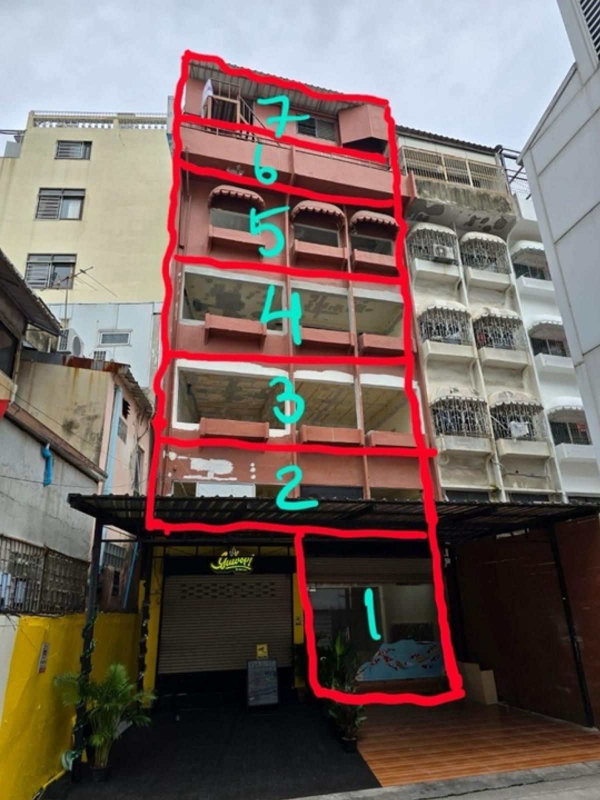 For RentShophouseOnnut, Udomsuk : For rent: Commercial building, 2 adjacent shophouses, 7 floors, Soi Sukhumvit, Nana - Asoke area, good location, 200 meters from BTS, suitable for hostel, Airbnb, spa, massage shop, many foreign tourists