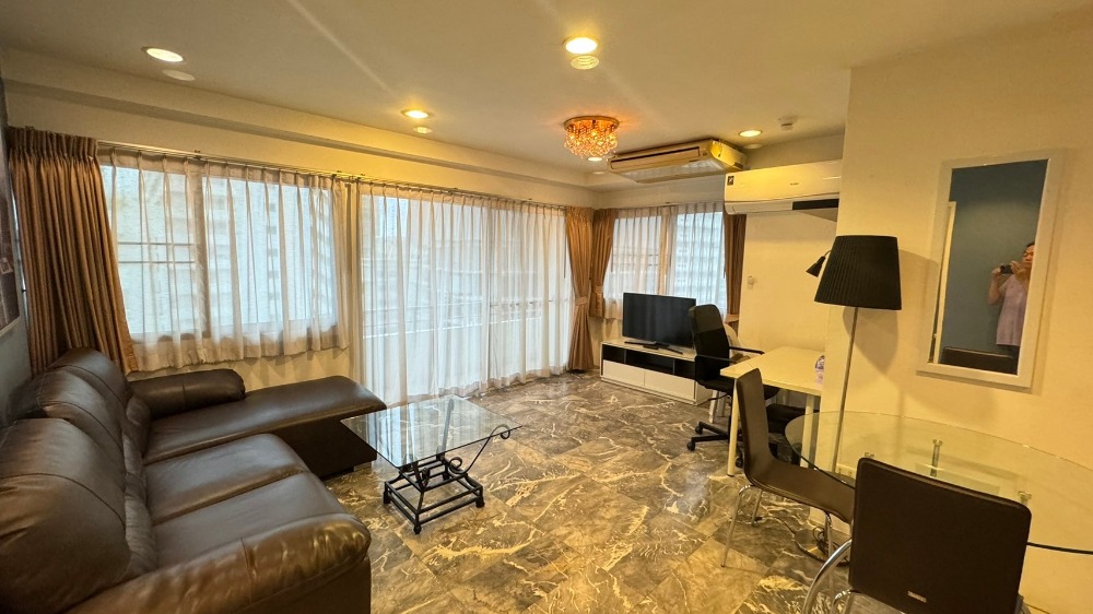 For RentCondoSukhumvit, Asoke, Thonglor : The room is available for rent very quickly at Saranjai Mansion. If interested, contact Line: 0889656914. Hurry and contact us.