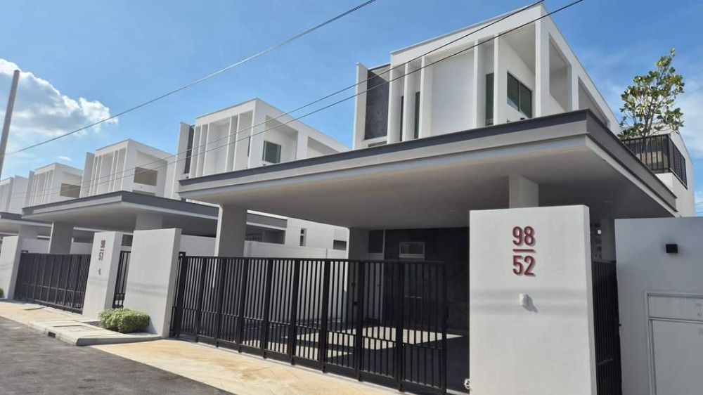 For SaleHousePathum Thani,Rangsit, Thammasat : 2-storey detached house, Baan Chan Mai project, Rangsit, Khlong 4, area 67.3 square wah, usable area 260.77 square meters, 4 bedrooms, 4 bathrooms, 1 kitchen, 3 parking spaces, Best Price 6.5MB