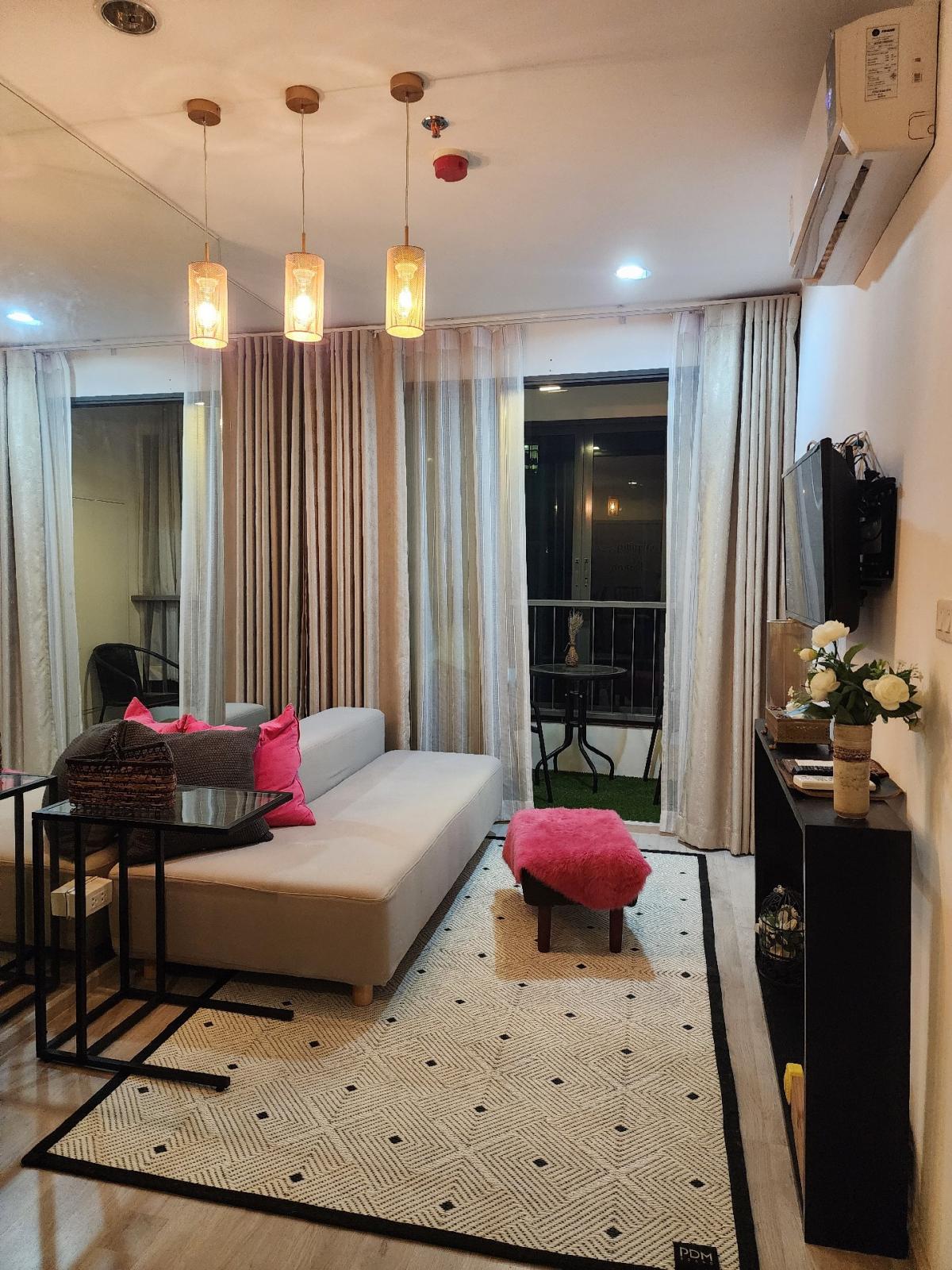 For RentCondoPinklao, Charansanitwong : 1 bedroom, 1 bathroom condo with furniture, 140 meters from MRT Bang Khun Non