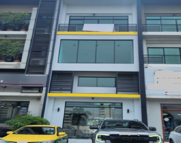 For RentTownhouseBangna, Bearing, Lasalle : For Rent Home Office / Office 3.5 H Cape Biz Sector @ On Nut Project, Sukhapiban 2 Road, newly renovated, front unit of the project, on the main road, with 2 storefronts, can register a company.