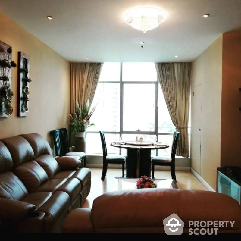 For SaleCondoWongwianyai, Charoennakor : 2-BR Condo at Baan Sathorn Chaopraya near BTS Krung Thon Buri