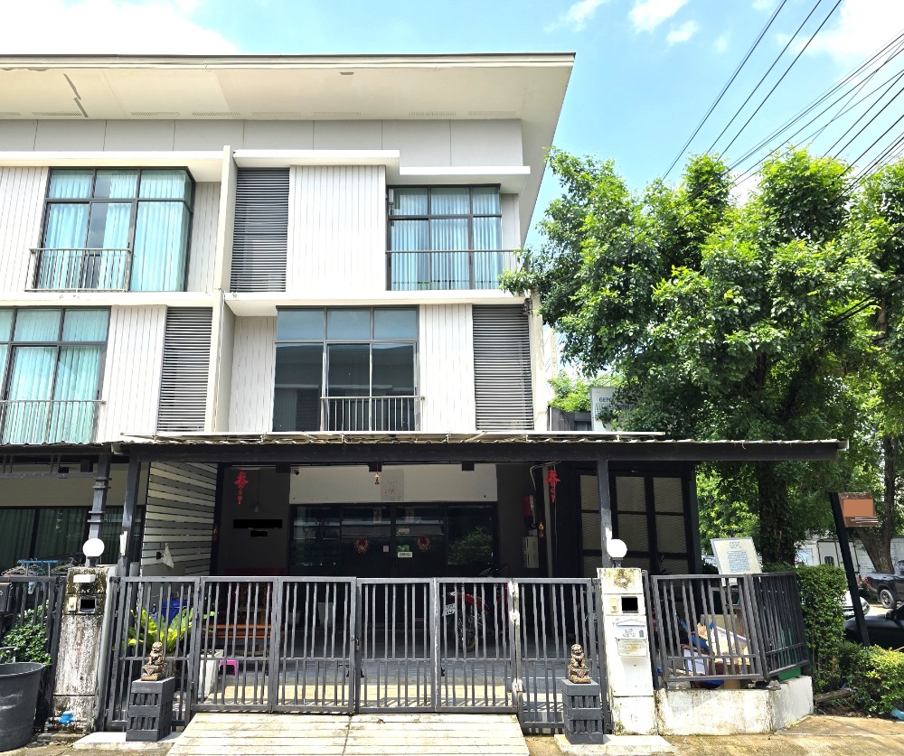 For SaleTownhouseNawamin, Ramindra : 3-storey townhouse, Pruksa Ville Village 64 Sai Mai, corner house, beginning of project, area 30.9 sq m, 4 bedrooms, 3 bathrooms, additional room on the side and roof for parking ready!!