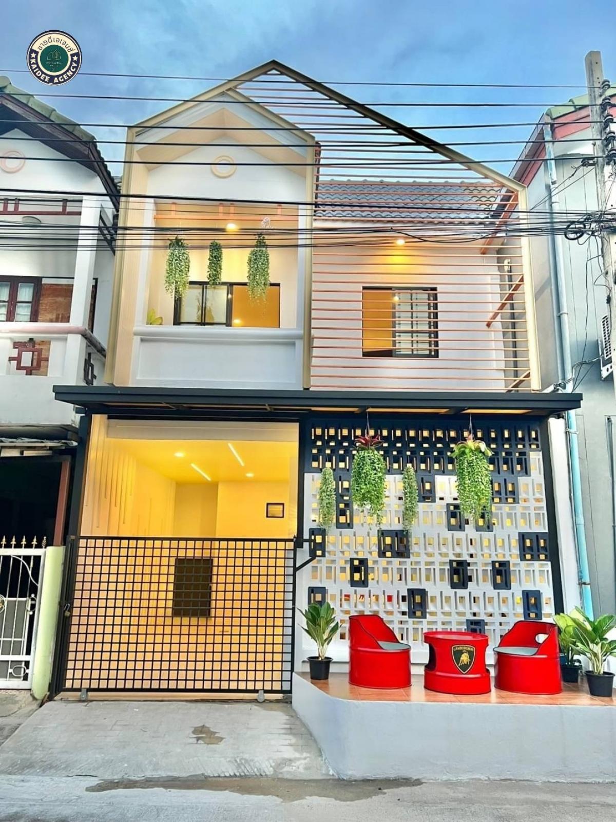 For SaleTownhouseVipawadee, Don Mueang, Lak Si : 2-storey townhouse, Amornphan Village, Thet Ratchan 13, Don Mueang, Future Park Rangsit, Avenue Plaza, Robinson Srisaman, Si Mum Muang Market, Rangsit University, Muang Ek Plaza Market, Phra Hrudai Don Mueang School