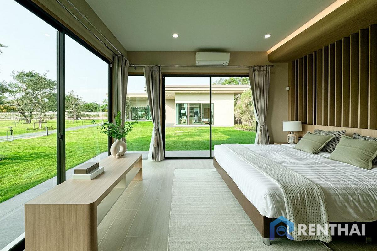 For SaleHousePattaya, Bangsaen, Chonburi : Brand New Pool Villa Modern Tropical Style