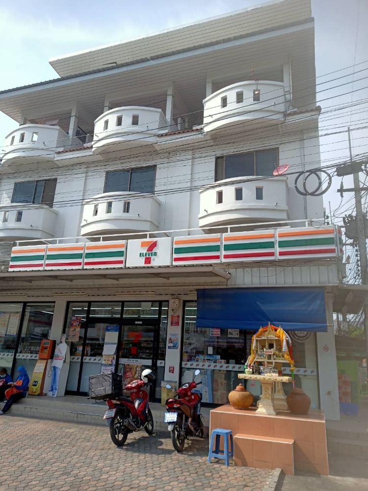 For SaleLandAyutthaya : Want to sell a beautiful plot of land, area 58.4 square wah, a 3-storey commercial building with a guest house business. The ground floor is a space for rent to open a 7-Eleven store.