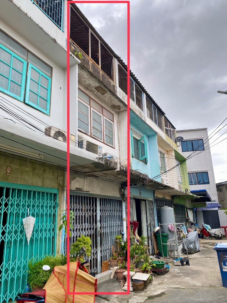 For SaleShophouseWongwianyai, Charoennakor : House for sale near MRT Itsaraphap 300 meters.