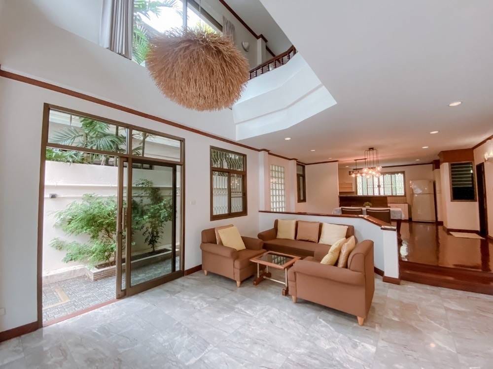 For RentHouseSukhumvit, Asoke, Thonglor : 🔥🔥28525🔥🔥Single house for rent in the city center, newly renovated, 5 bedrooms (all rooms have air conditioning)🌐LINE ID : @fastforrentcondo