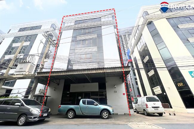 For RentOfficeWongwianyai, Charoennakor : Office for rent, office for rent, Charoen Nakhon, Khlong San, near ICON Siam, with parking space