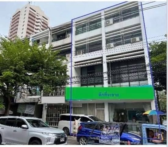 For RentShophouseSukhumvit, Asoke, Thonglor : For rent: 5-storey commercial building, 2 units, with 1 elevator, suitable for many businesses in the Sukhumvit area.