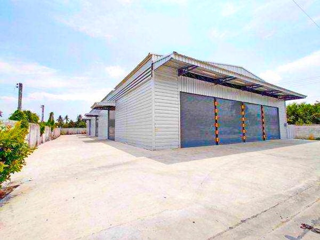 For RentWarehouseEakachai, Bang Bon : Sarasas Witaed BangBon School 1.7 km. Makro BangBon 0.8 km. Warehouse for rent size 20x20x6 meters