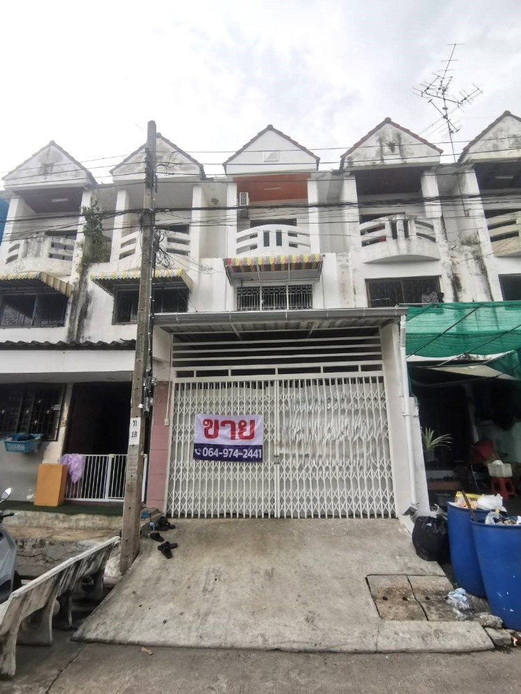 For SaleTownhouseBang kae, Phetkasem : Townhouse for sale, renovated, near MRT Bang Khae, Soi Bang Khae 14, 21 sq m, 3 floors, can park in front of the house, shady atmosphere, 064-974-2441