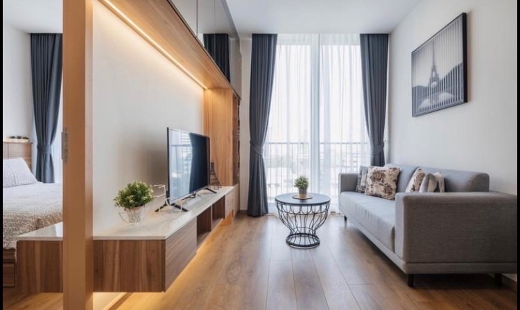 For RentCondoSukhumvit, Asoke, Thonglor : 🔥Hot Deal🔥Condo in the heart of Phrom Phong Noble BE 33 Condo, 1 bedroom, 1 bathroom, corner room, size 43.72 sq m., 4th floor, cool tree view in front of the project, fully furnished, beautifully decorated, ready to move in