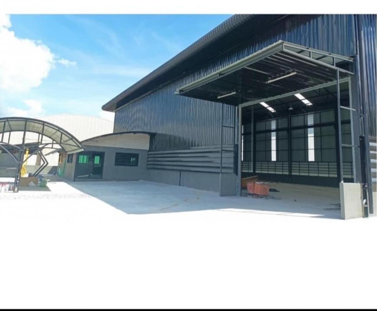 For RentFactorySriracha Laem Chabang Ban Bueng : Warehouse for rent, size 1 rai, building 650 sq m., located in Ban Bueng, Chonburi, near Ban Bueng Power Plant, has an office, ready to use.