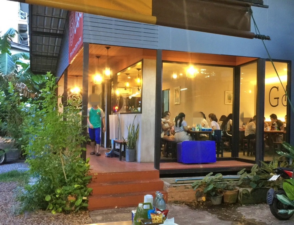 For LeaseholdRetailLadprao101, Happy Land, The Mall Bang Kapi : Restaurant structure for rent, Lat Phrao area, near MRT Maha Thai, open for more than 8 years, strong customer base, parking for up to 13 cars