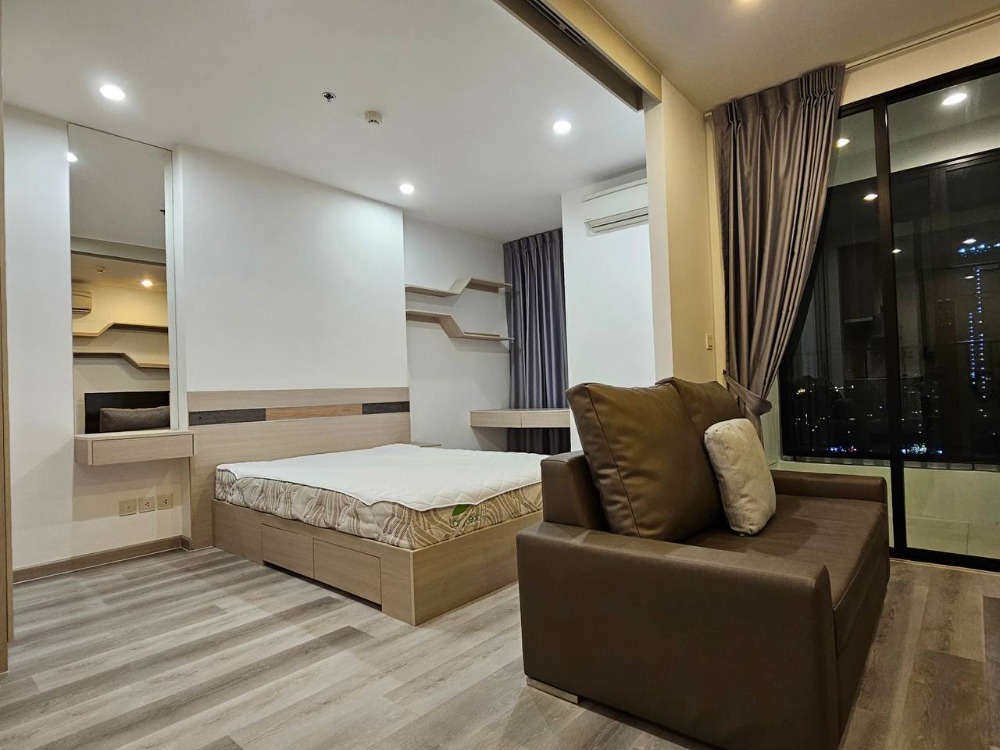 For RentCondoSiam Paragon ,Chulalongkorn,Samyan : Ideo Q Chula Samyan【𝐑𝐄𝐍𝐓】🔥Beautifully decorated room in modern style, airy and comfortable, complete with furniture & electrical appliances, near Sam Yan MRT. Ready to move in!!🔥 Contact Line ID: @hacondo