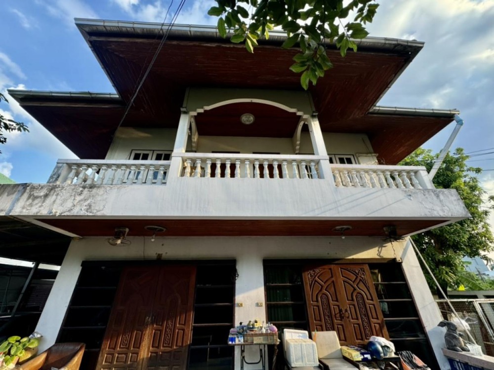 For SaleHouseLadkrabang, Suwannaphum Airport : 85 sq m, 5 bedrooms, 2 bathrooms, 2-storey detached house, Chaloem Prakiat Rama 9 Soi 6, not deep into the alley