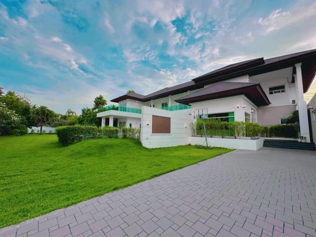 For RentHouseSamut Prakan,Samrong : 🏡 Luxury house for rent in Windmill Golf Course, Bangna-Trad Road 🏑📍 Location: Windmill Golf Course, Bangna-Trad Road, Km. 10.5