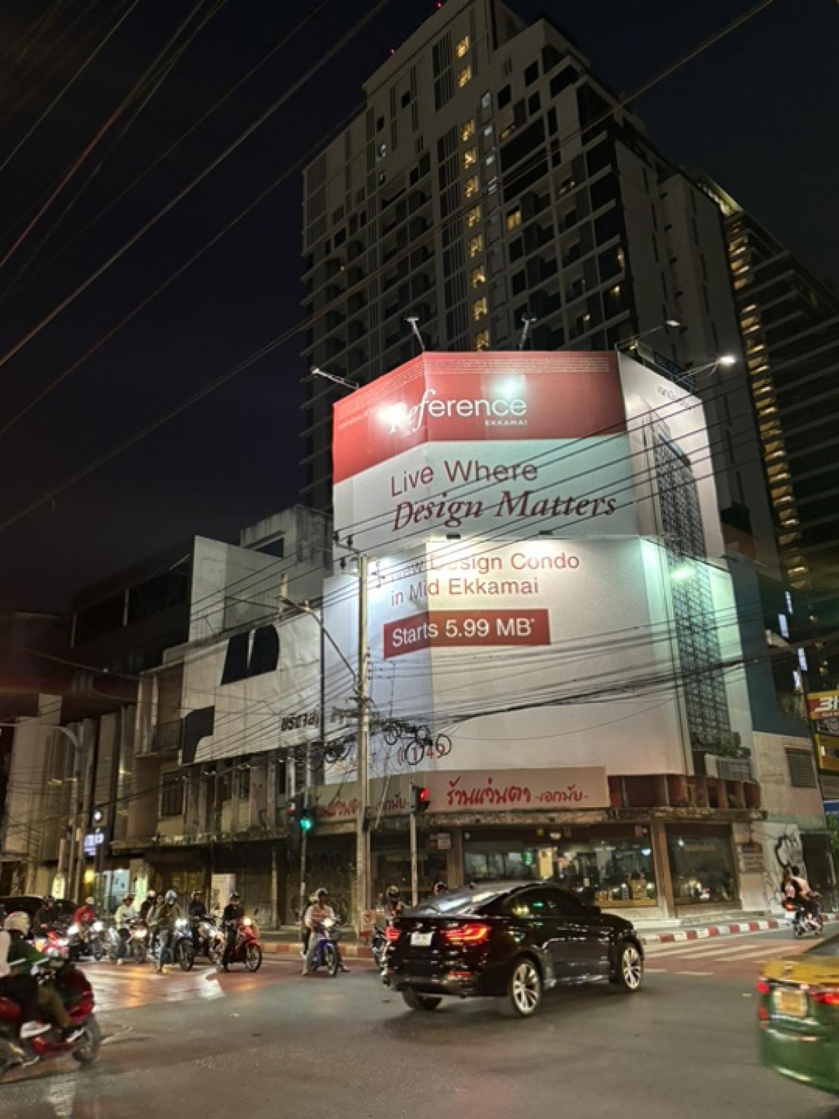 For RentShophouseSukhumvit, Asoke, Thonglor : Commercial building for rent, 2 units, on Ekkamai Road, opposite DONKI Mall Thong Lor, 80,000 baht/month