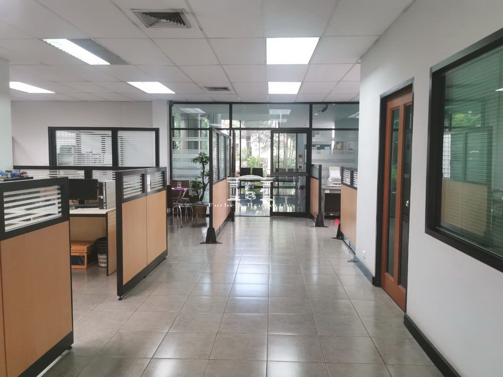 For SaleOfficePattanakan, Srinakarin : Office building for sale, Pattanakarn 76 Road, near MRT Hua Mak Station.