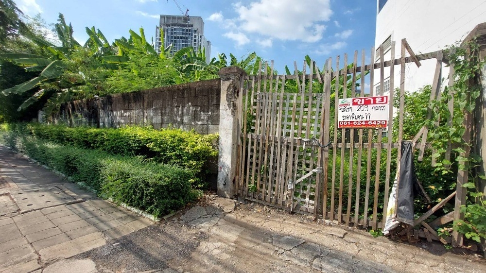 For RentLandSukhumvit, Asoke, Thonglor : Land for rent, 246 square wah, filled, next to Rama 4 Road, very beautiful plot (N.734)