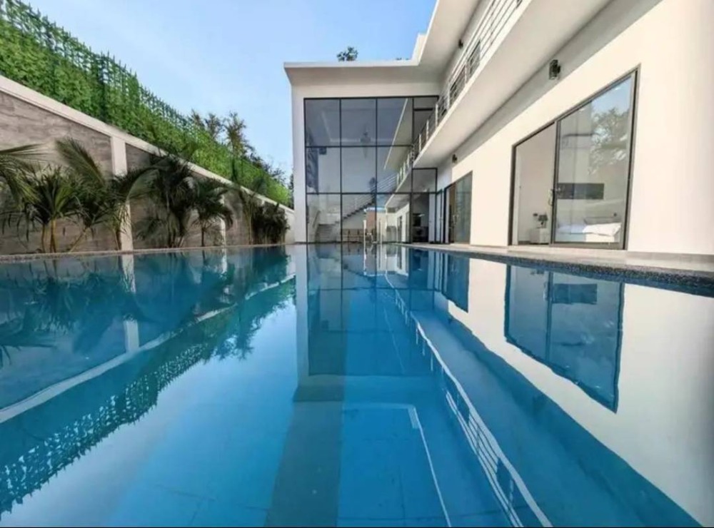 For SaleHousePattaya, Bangsaen, Chonburi : 🔥🔥 Brand new high class European standard villa on Pratumnak 5 minutes walk from the beach 🔥🔥