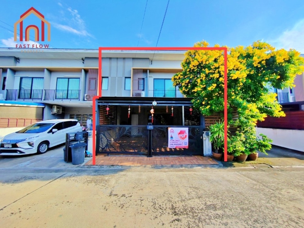 For SaleTownhouseNawamin, Ramindra : For sale: corner townhouse, The Connect 12 Village, Ram Intra 65, 67, 2 entrances and exits, can use the Pink Line, Ram Intra 65 Station, and enter the alley to Soi 2-2-2, only 700 meters away.