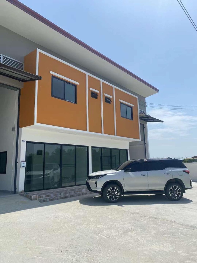 For RentWarehousePathum Thani,Rangsit, Thammasat : For rent: Warehouse with office and living space, area 158 square meters, Soi Thepkunchar 34, Khlong Song Subdistrict, Khlong Luang District, Pathum Thani Province, near Thai Market, only 3.3 kilometers away.