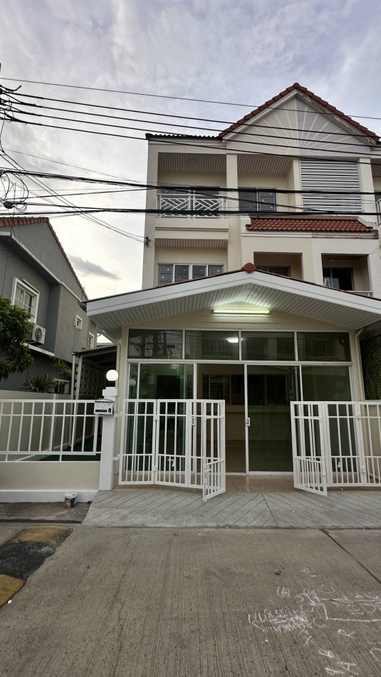 For SaleTownhouseNonthaburi, Bang Yai, Bangbuathong : For sale: 3-storey townhouse, Baan Suan Nonville, 36 sq w, 3 bedrooms, 3 bathrooms