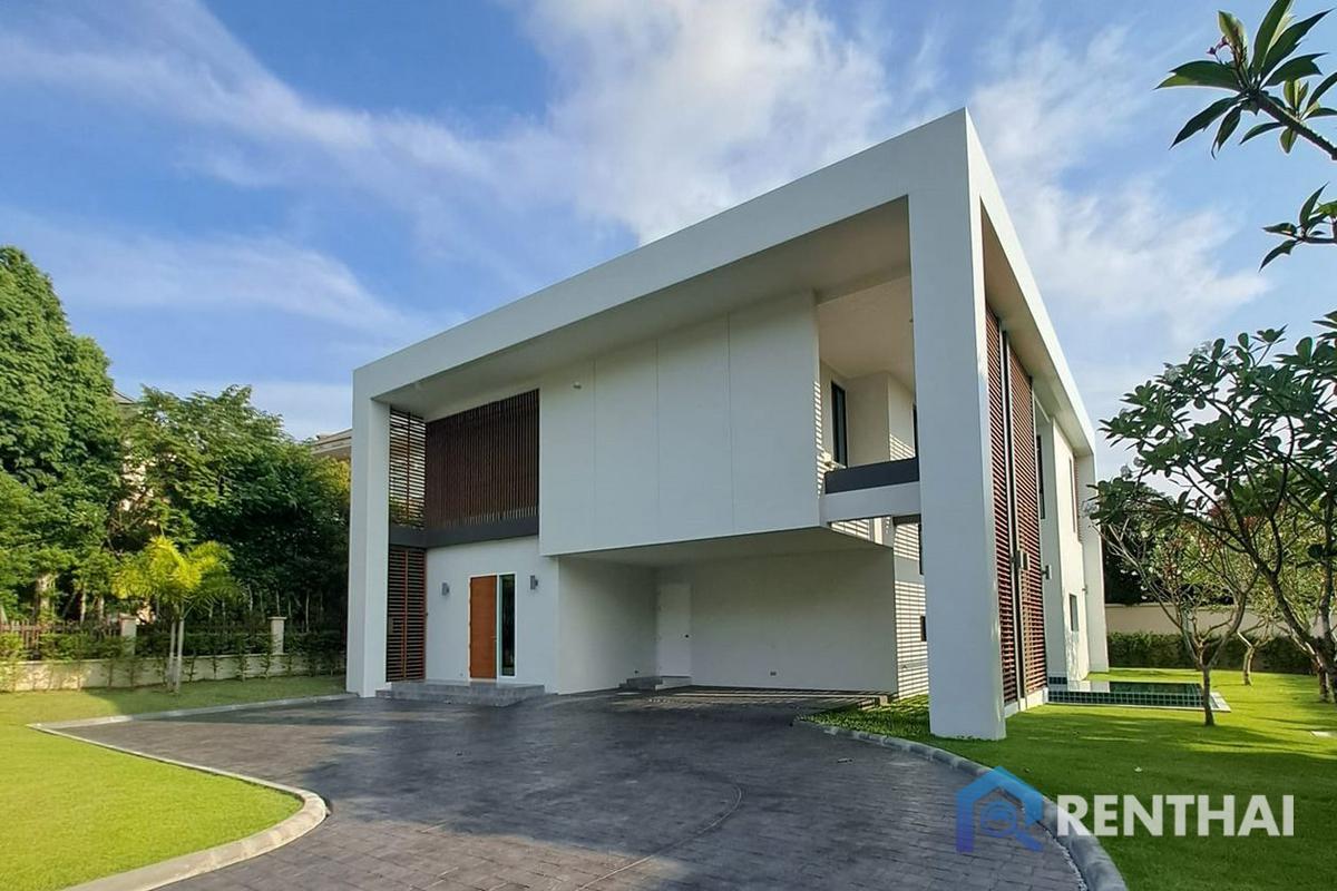 For SaleHousePattaya, Bangsaen, Chonburi : Modern private pool villa at Beachfront