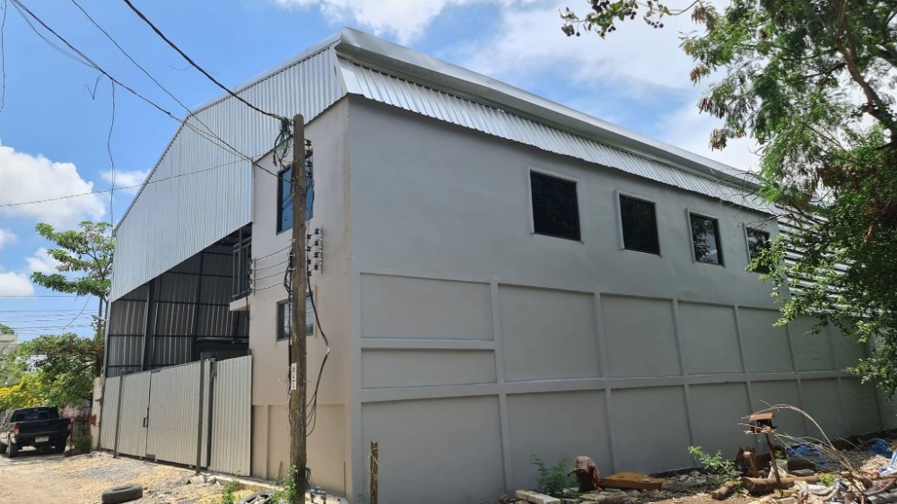 For RentWarehouseSamut Prakan,Samrong : Warehouse for rent with 2-storey office, Theparak Road, Km.2, size 153 sq m., usable area 756.80 sq m.