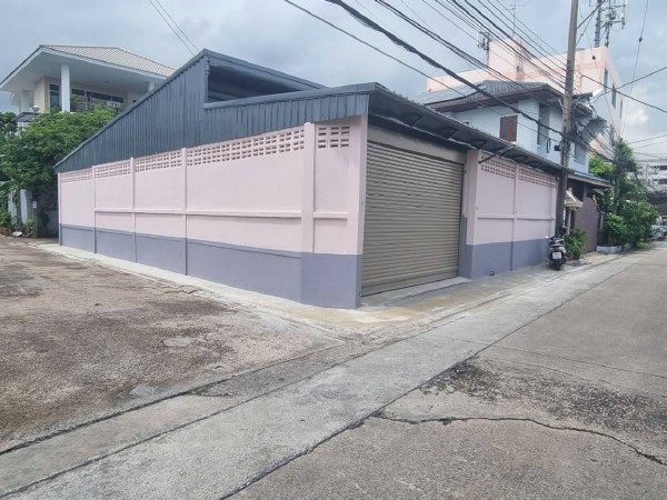 For RentWarehouseChokchai 4, Ladprao 71, Ladprao 48, : Warehouse for rent with office, Lat Phrao, Chok Chai 4, usable area 220 sq m., good condition, ready to move in, cheap price, convenient transportation, near the Yellow Line, Chok Chai 4 Station, can enter and exit via many routes.