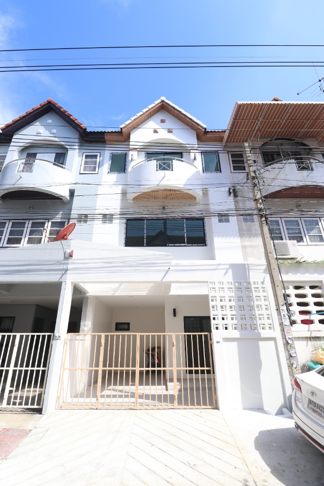 For SaleTownhouseBang kae, Phetkasem : For sale: 3-storey townhouse, completely renovated, Sucha Village 1, along Khlong Thawi Watthana