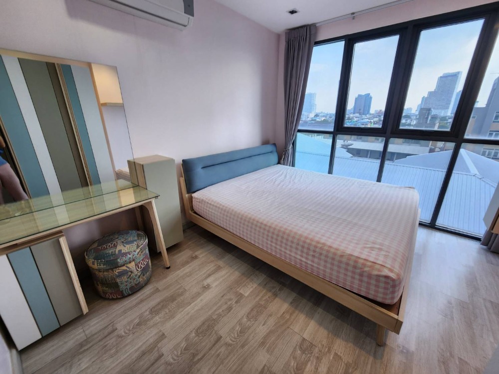 For RentCondoWongwianyai, Charoennakor : Condo for rent, Ideo Mobi Sathorn (Ideo mobi sathorn), next to BTS Thonburi, 50 meters, with furniture + 2 bedrooms + washing machine, only 19,000 baht