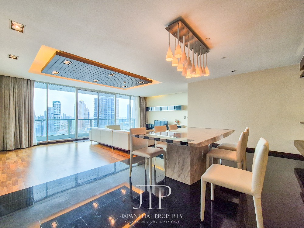 ให้เช่าคอนโดสาทร นราธิวาส : *Sky Villas Sathorn* 197sq.m high floor 2bed plus maid room for rent in Sathorn area.