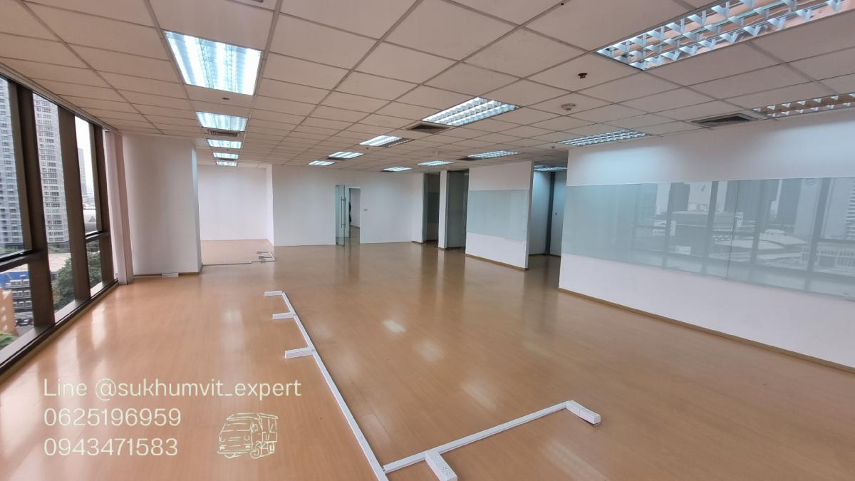 For RentOfficeSukhumvit, Asoke, Thonglor : Asoke Montri office for rent 180 square meters 550 baht/square meter, good location, beautifully decorated