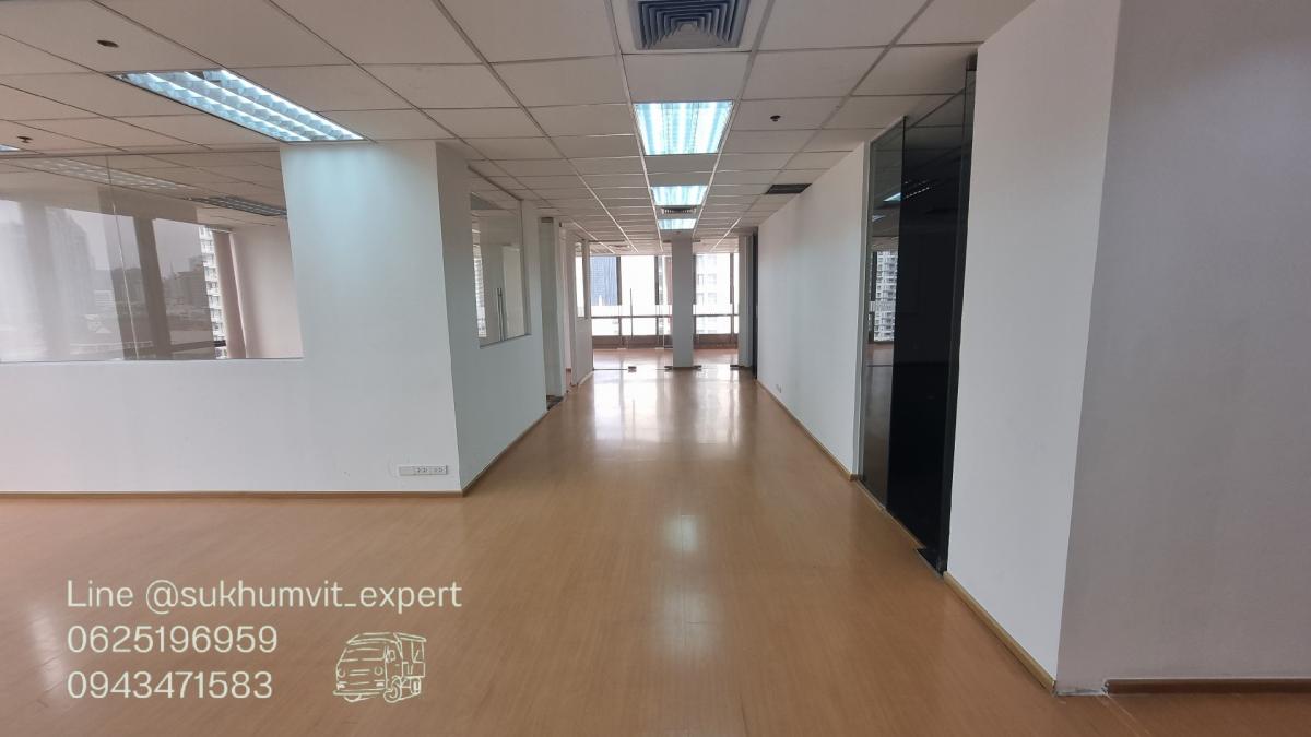 For RentOfficeSukhumvit, Asoke, Thonglor : Asoke Montri office for rent 180 square meters 550 baht/square meter, good location, beautifully decorated