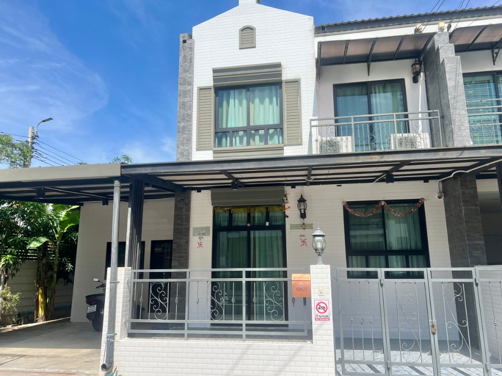 For SaleTownhomeBangna, Bearing, Lasalle : For sale: 2-storey townhome in Premier Grand Sukhumvit-Poochao project, corner unit, fully renovated and furnished, ready to move in. Land area: 38.7 sq.wah.