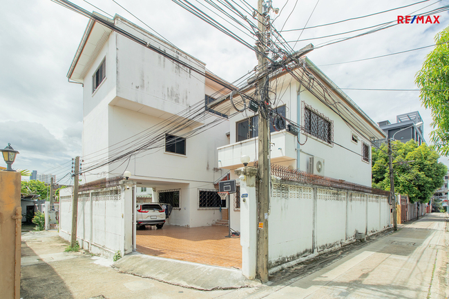 For SaleHouseWongwianyai, Charoennakor : 🔥🌟Single house for sale near Tha Din Daeng Market, Soi Somdet Chao Phraya 12 (Soi Sitthikasem), Khlong San, convenient transportation, BTS Gold Line, 68.5 sq m., price 16 million baht 🌟🔥