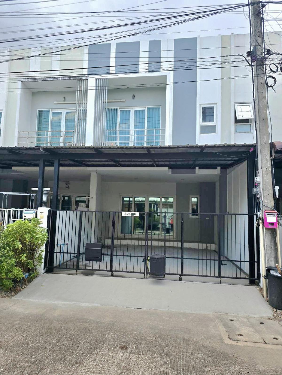 ขายทาวน์เฮ้าส์/ทาวน์โฮมเชียงใหม่ : NEWLY RENOVATED TownHouse for sale !, Walkable to Sarasas Witaed Lanna 500m.