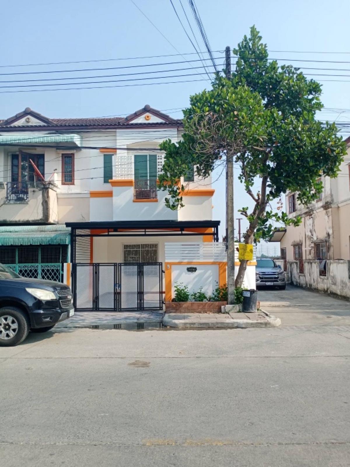 For SaleTownhousePathum Thani,Rangsit, Thammasat : Selling below appraisal! Corner townhouse at the beginning of the KC Cluster project, Nimitmai, Soi Maitrijit 7, completely renovated.