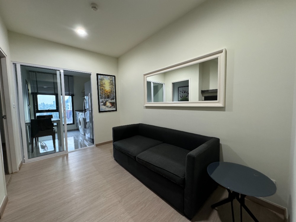 For RentCondoRatchadapisek, Huaikwang, Suttisan : Beautiful room, high floor, south facing, very new. Centric Huaikhwang for rent, 16,000 baht, 32 sq m, ready to move in. You can make an appointment to view it immediately.