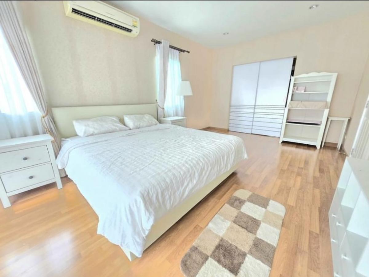 For RentHouseLadkrabang, Suwannaphum Airport : Phassorn Prestige On Nut, corner house, facing north, fully furnished