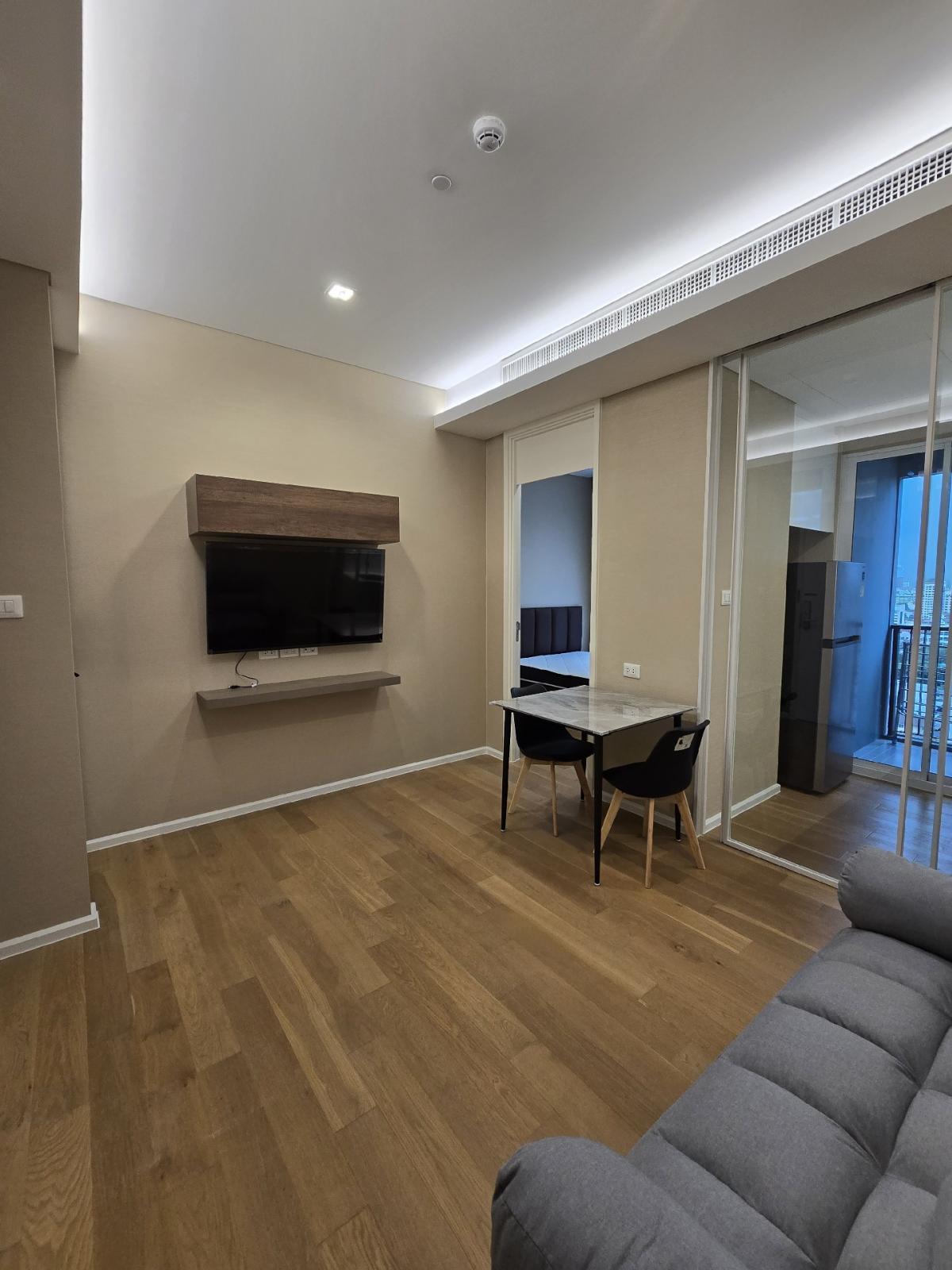 For RentCondoLadprao, Central Ladprao : ✨ Condo for rent The Saint Residences - Lat Phrao Intersection, ready to move in • 1 bedroom, 35 sq m, Building A • City view • Convenient transportation, both BTS and MRT Lat Phrao Intersection 💸 Rental price: 18,000 baht/month • 📝 Minimum lease contract