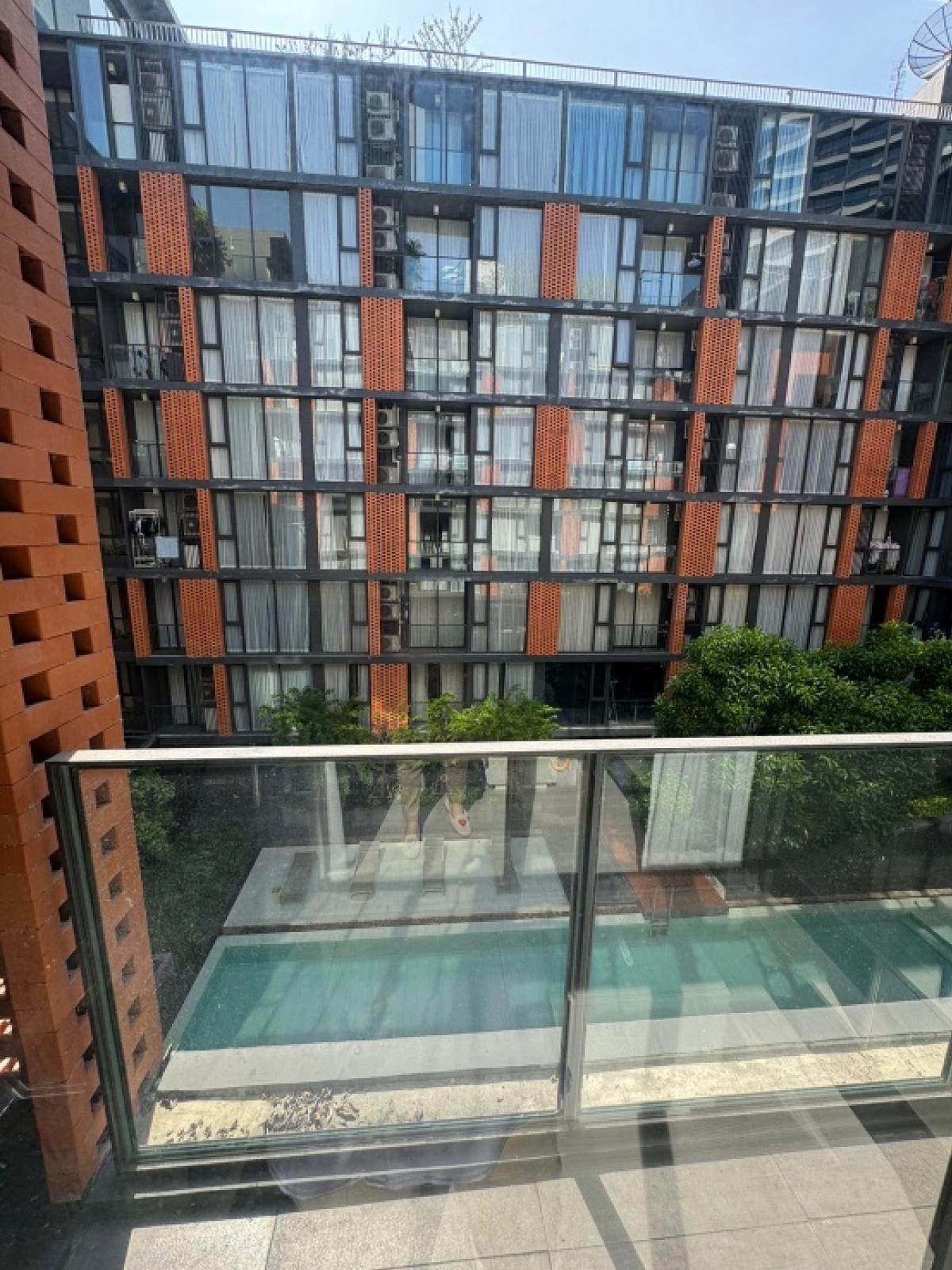 For RentCondoSukhumvit, Asoke, Thonglor : Condo for rent: Quintara Treehaus Sukhumvit 42, ready to move in, 2 bedrooms, 2 bathrooms, swimming pool view, near BTS Ekkamai