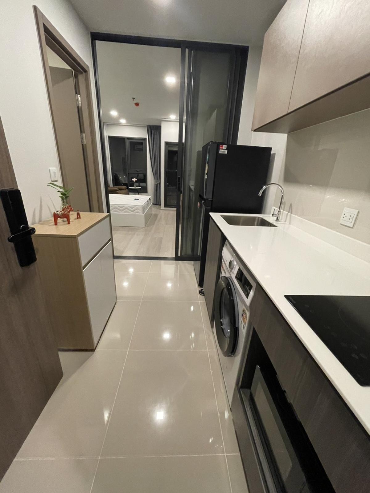 For RentCondoLadprao, Central Ladprao : For rent Life Phahonyothin-Lat Phrao [New room] [Beautifully decorated] Studio 28.5 sq m. 23rd floor **Ready to move in **Price 18,000 baht/month**(Deposit 2, Advance 1)Electrical appliances: Smart TV, Air conditioner, Refrigerator, Microwave, Water heate