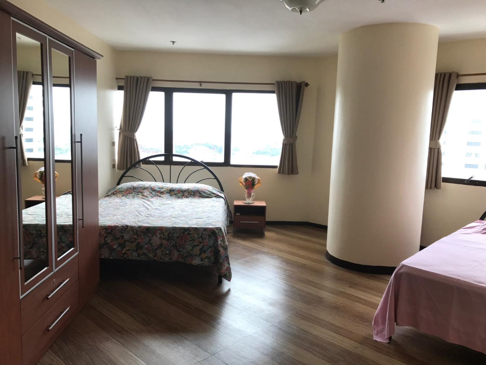 For SaleCondoBangna, Bearing, Lasalle : Condo for sale, Bangna, next to Central Bangna, East Tower building, Bangna-Trad Road, room 65, 15th floor, with furniture